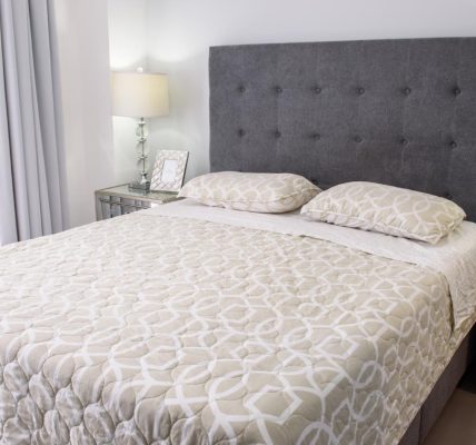 Transformez votre chambre avec une tête de lit unique
