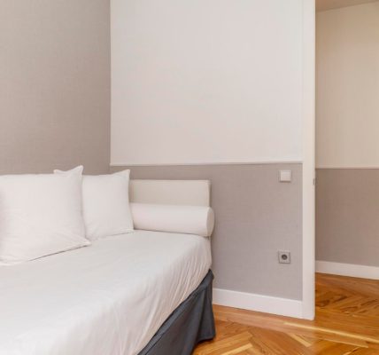 Lit banquette : comment choisir le modèle idéal pour votre intérieur ?