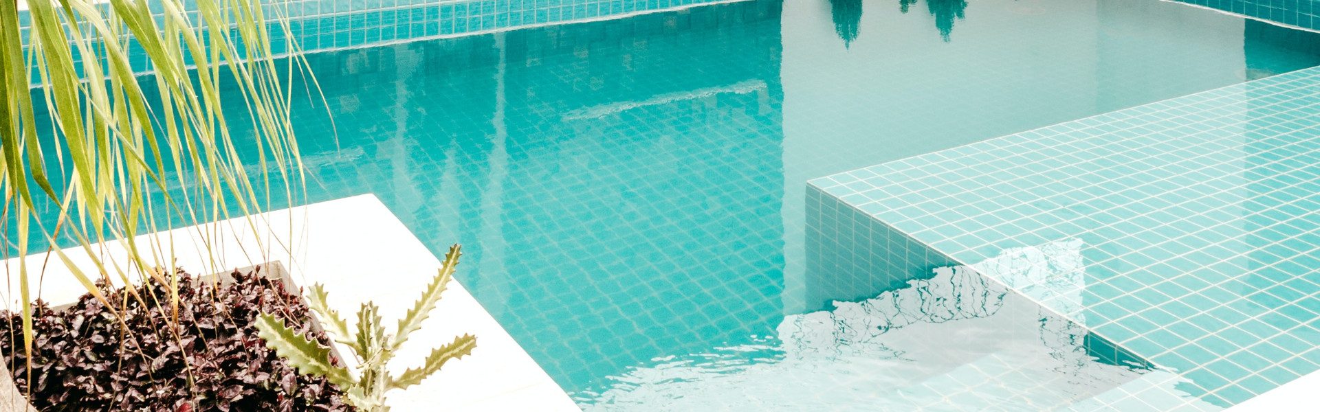 Pourquoi choisir un professionnel pour rénover une piscine polyester ?