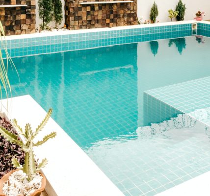 Pourquoi choisir un professionnel pour rénover une piscine polyester ?