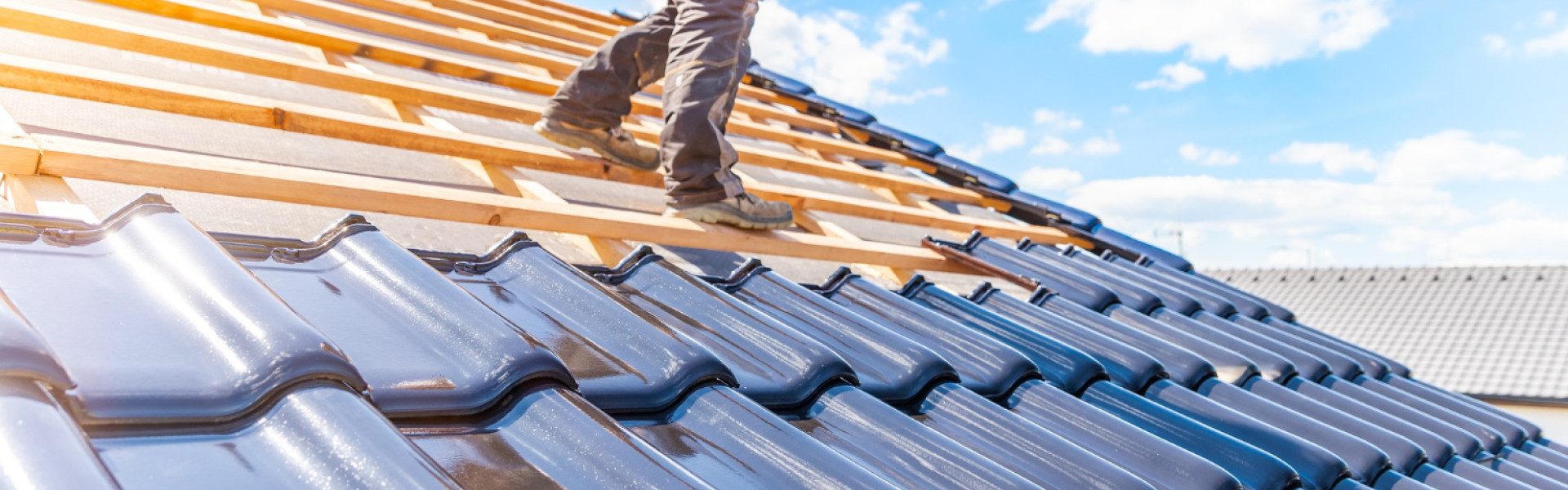 Travaux de toiture : quand et pourquoi faire appel à un couvreur professionnel ?