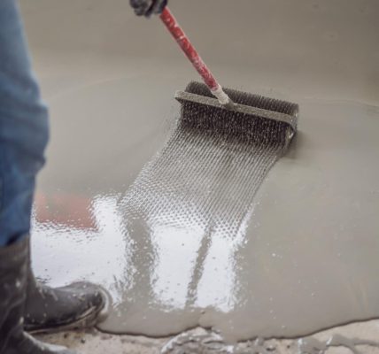 Chape liquide ou polyuréthane projeté : quelle solution choisir pour vos sols ?