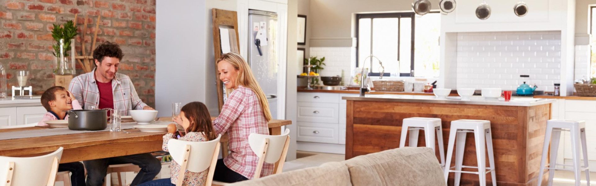 Trois raisons de créer une cuisine ouverte sur le salon