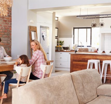 Trois raisons de créer une cuisine ouverte sur le salon
