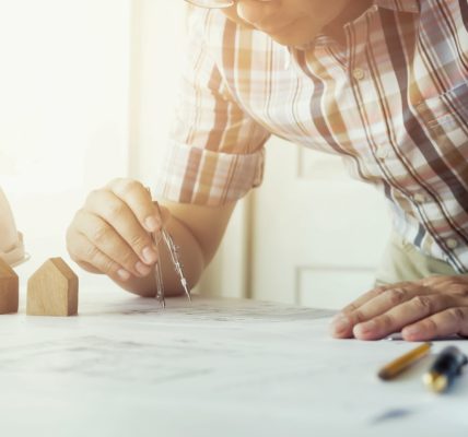 Maison sur-mesure ou standard : quel choix pour votre projet en Ille-et-Vilaine ?