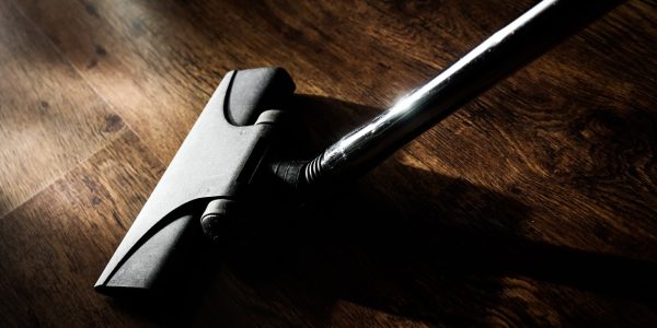 Faire appel à un service de ménage à domicile : ce qu'il faut savoir avant de se lancer