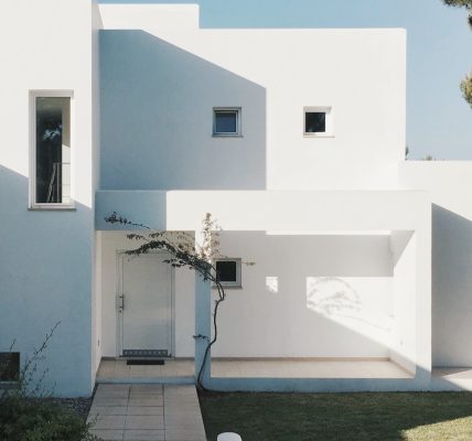 Menuiseries extérieures en 2026 : design contemporain et performance, comment choisir ?