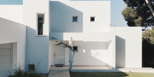 Menuiseries extérieures en 2026 : design contemporain et performance, comment choisir ?