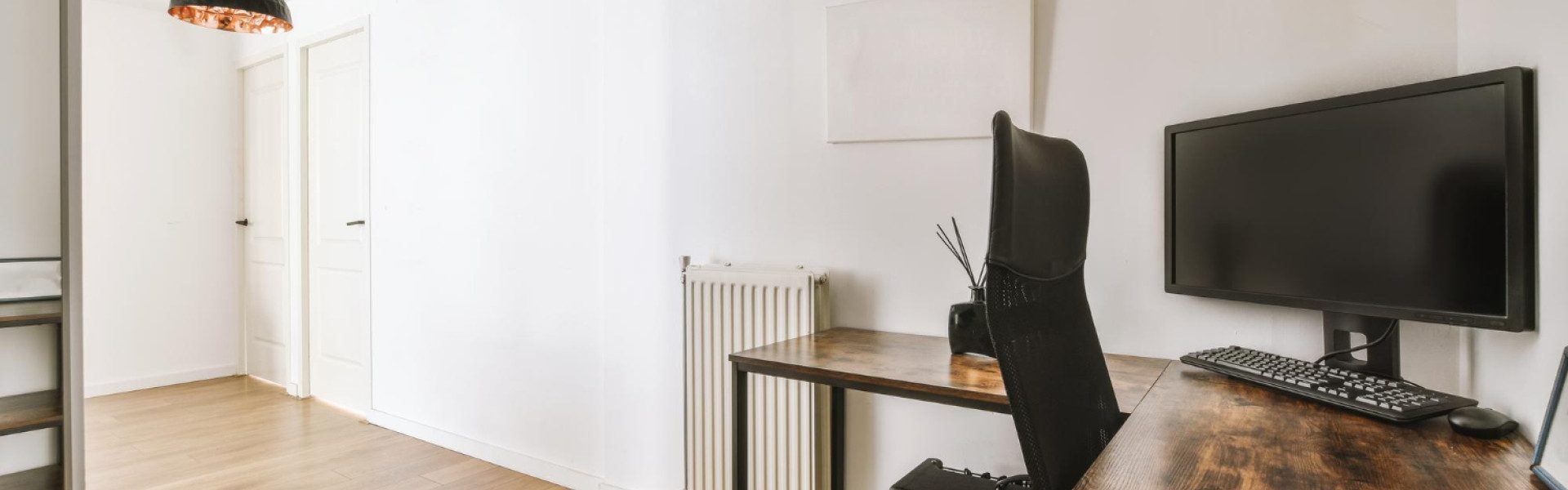 Bureau avec retour : comment bien choisir ce format pour son espace de travail ?
