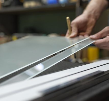 Tôle et plaques métalliques sur mesure : le guide pratique pour vos projets déco