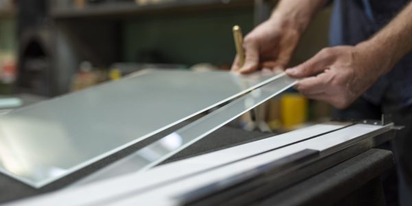Tôle et plaques métalliques sur mesure : le guide pratique pour vos projets déco